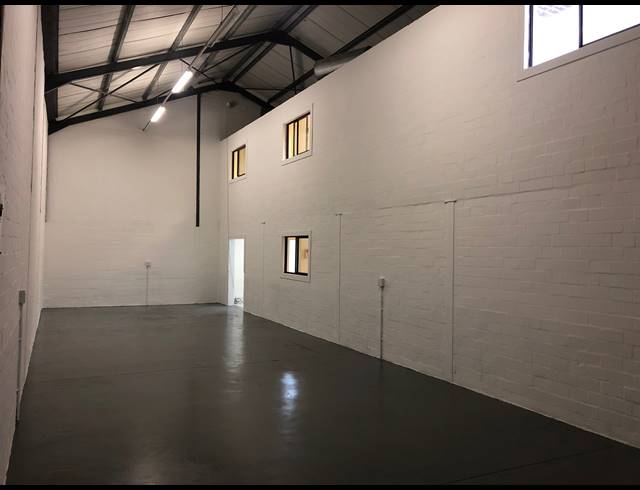291M² WAREHOUSE RENTED IN CAPRICORN